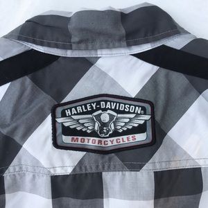 Harley-Davidson shirt, men’s size large.